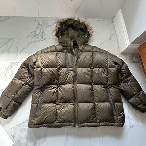 Men's Vintage Columbia Parka/Puffer Jacket with Built in Speaker
